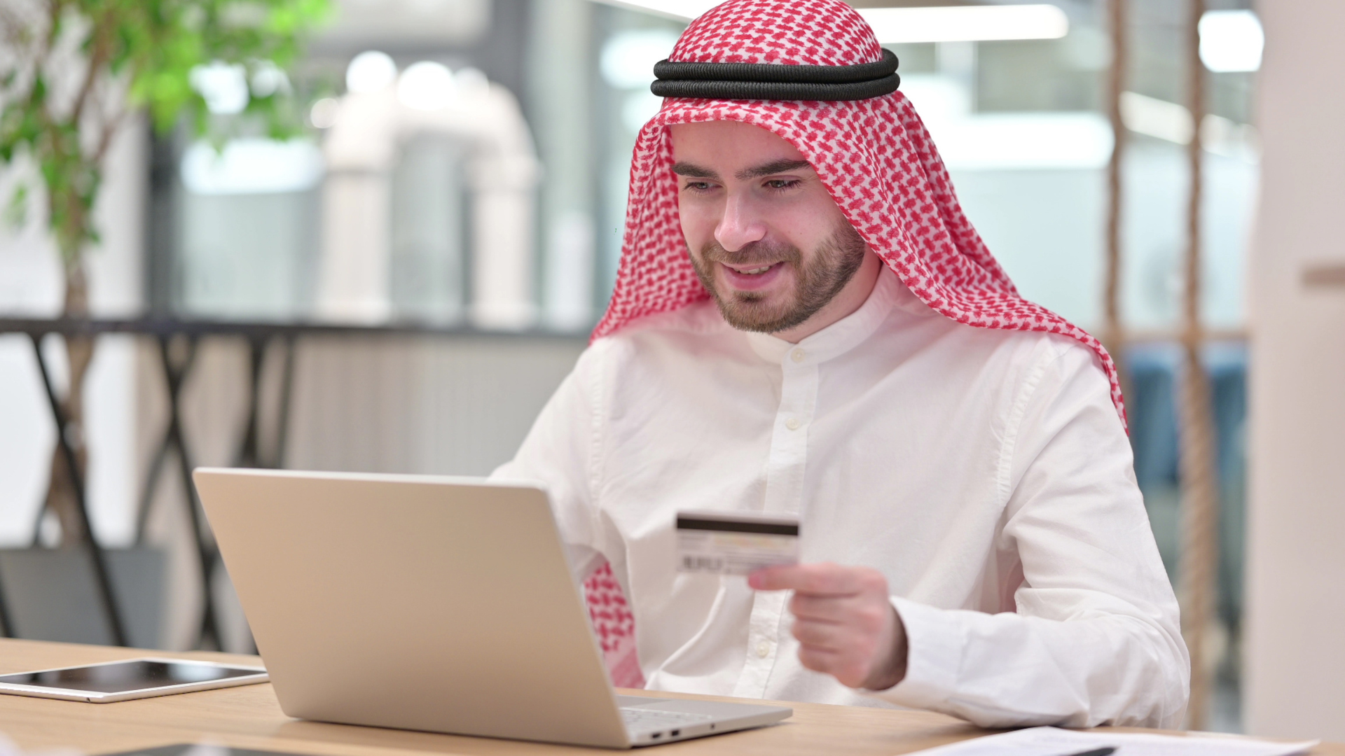 Saudi Arabia’s E-Commerce Sector Soars with Double-Digit Growth in Q4 2024