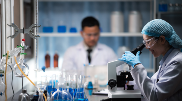  Scientists working in a biotechnology laboratory.