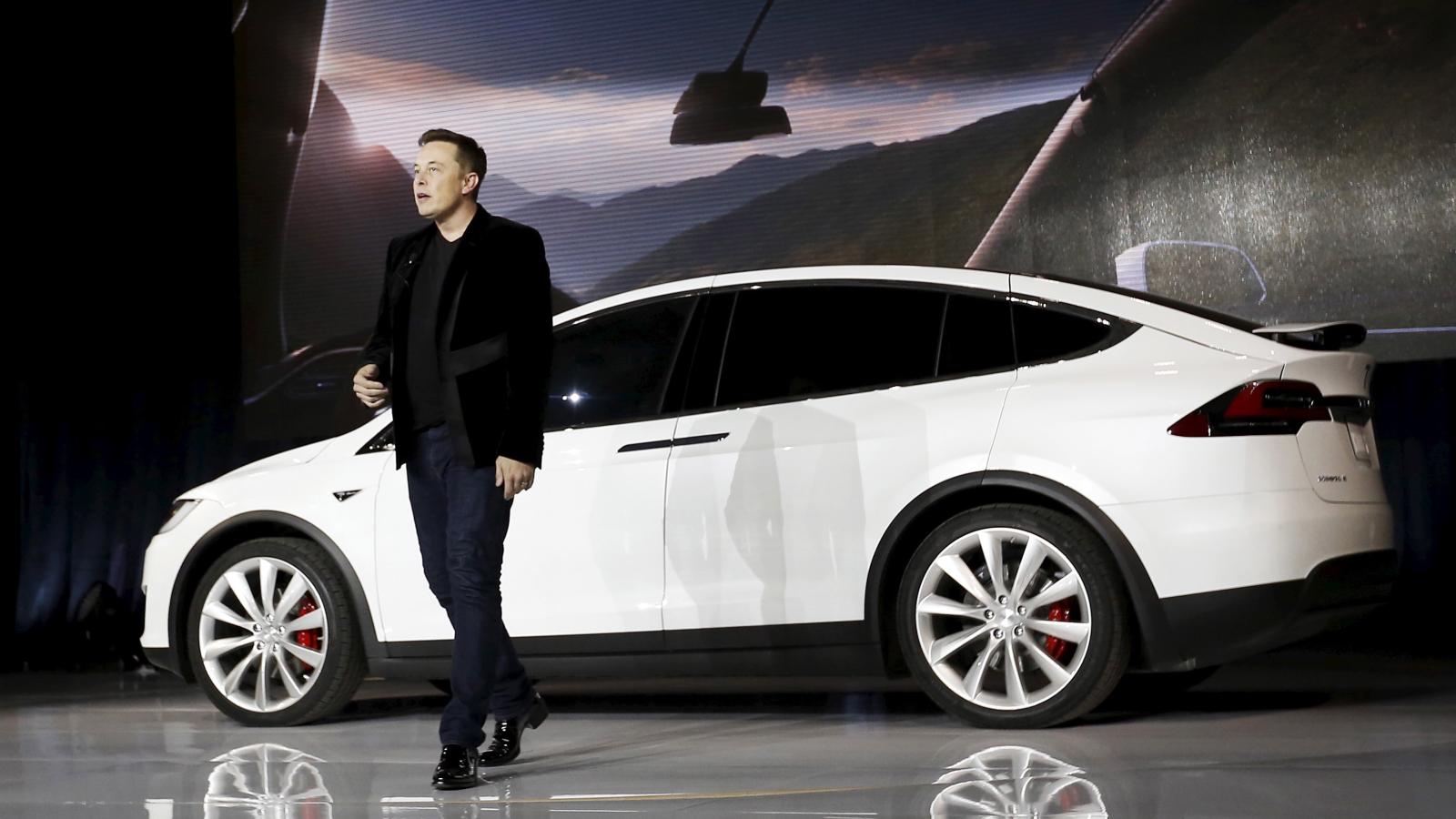 Tesla may release $25K electric car with no steering wheel