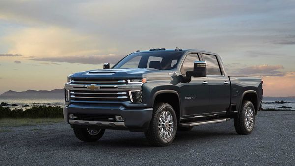 General Motors announces electric Silverado pickup with a range of 400 miles on a single charge