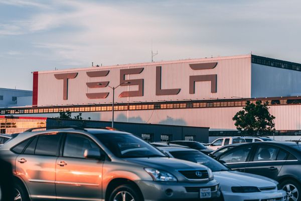Tesla tops $1tn in market value as Hertz orders 100,000 vehicles