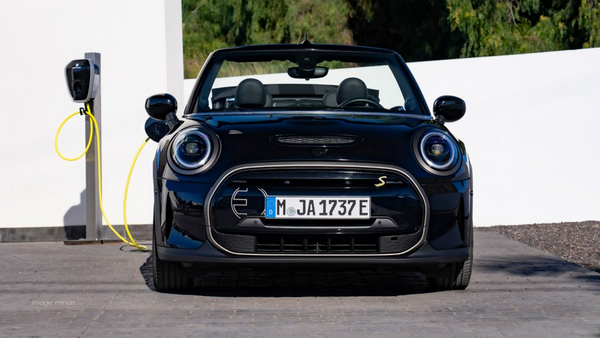Electric Mini Cooper SE Convertible Makes Its First Global Appearance
